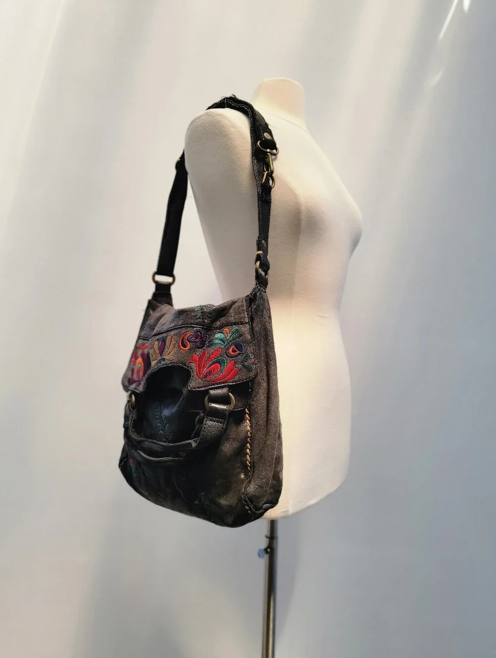 Lucky Brand Abbey Road Vintage Black Leather Hobo Bag Boho Embroidered Festival